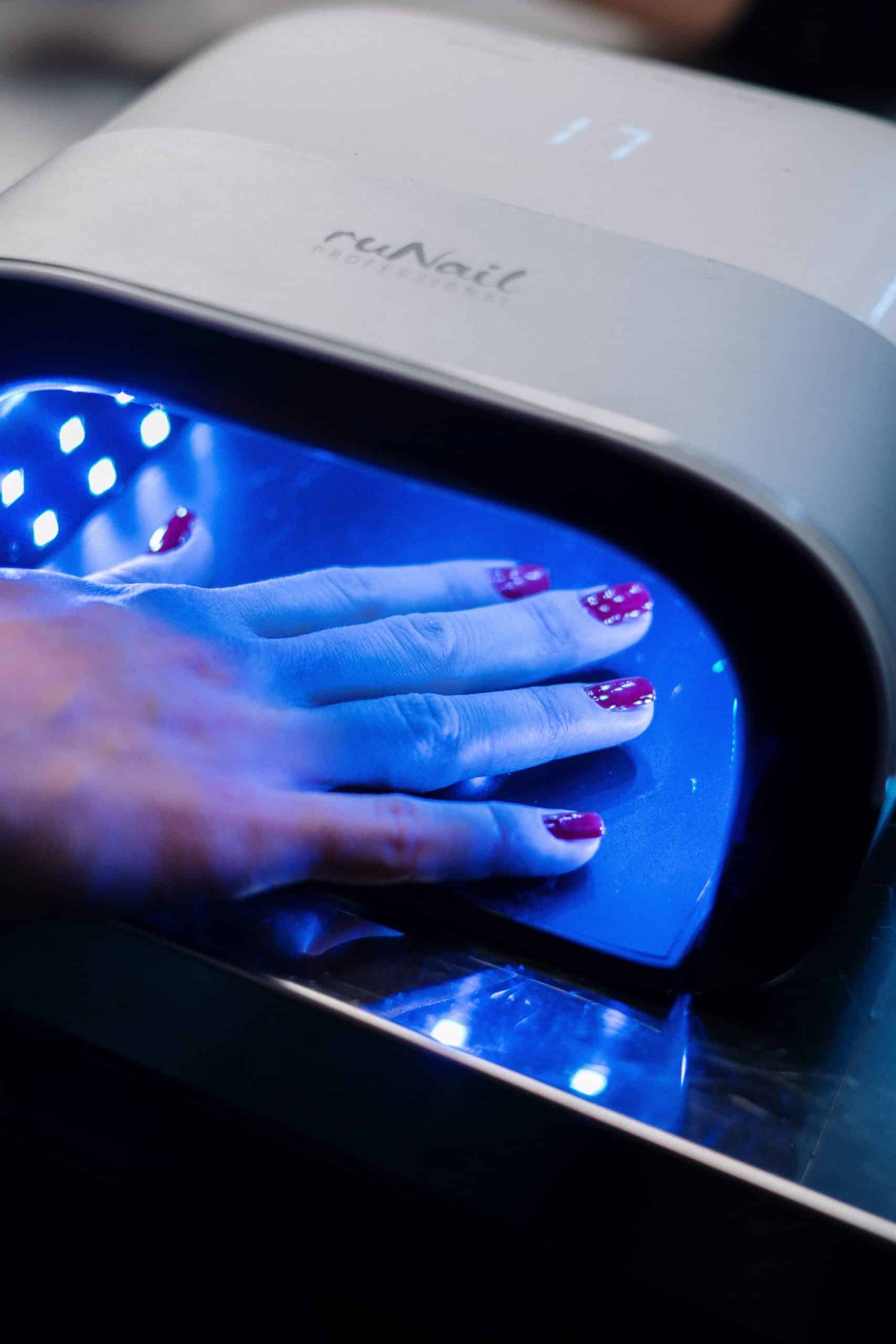 UV Gel Nägel auftragen in 3 einfachen Schritten