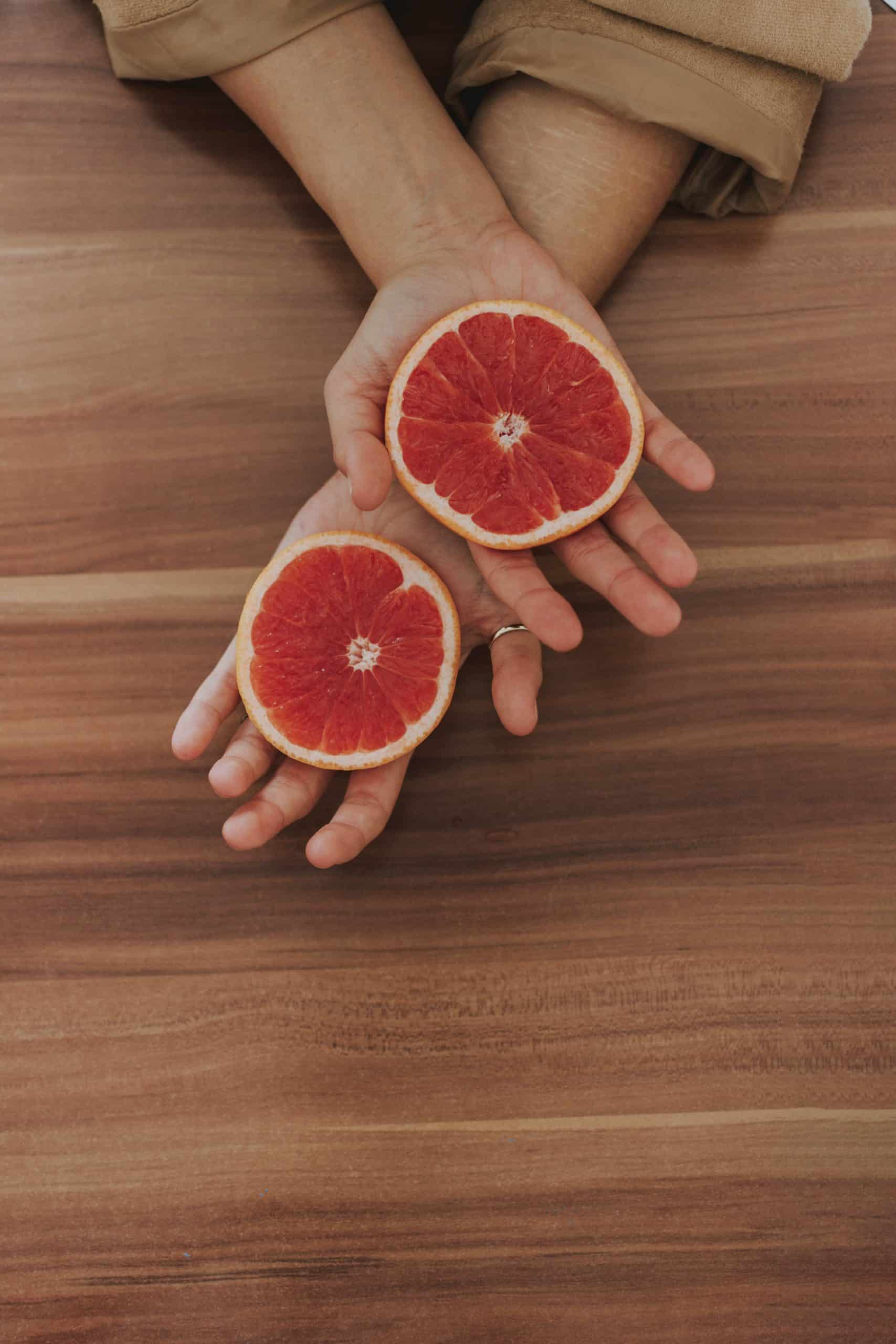 Unglaubliche Wirkung Grapefruit: Werden Sie überraschen Vitamine und Antioxidantien haben eine positive Wirkung auf Gesundheit und Ausstrahlung Erstaunliche Wirkung Grapefruit