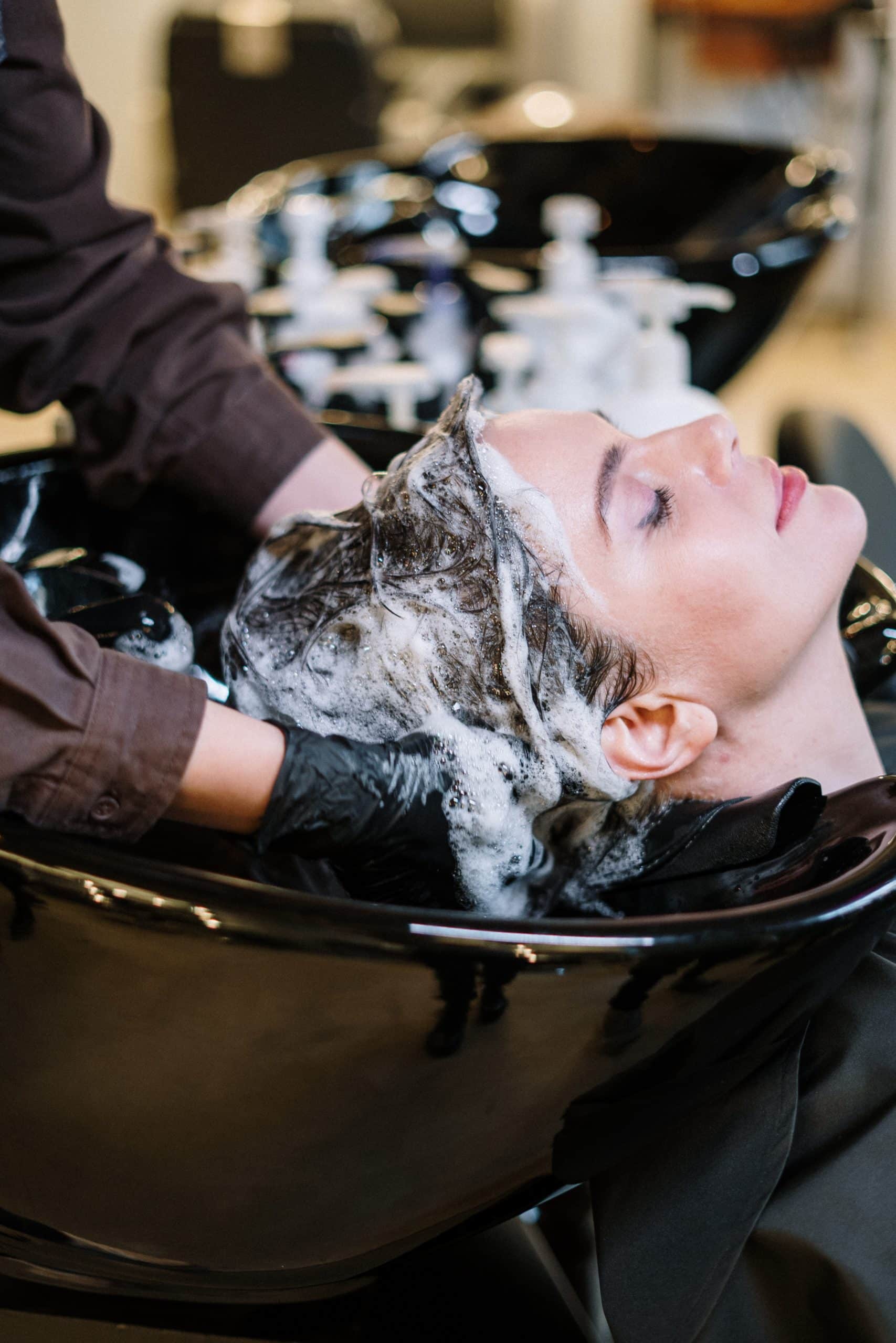 Natur Shampoo als pflege für empfindliche Kopfhaut